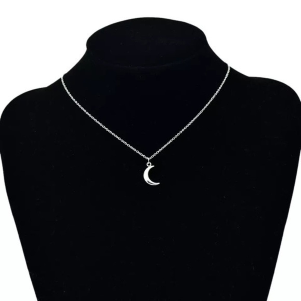 3/$30 🤍 Moon Necklace